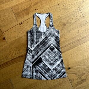 Lululemon Cool Racerback Black White Lines Size 6 EUC